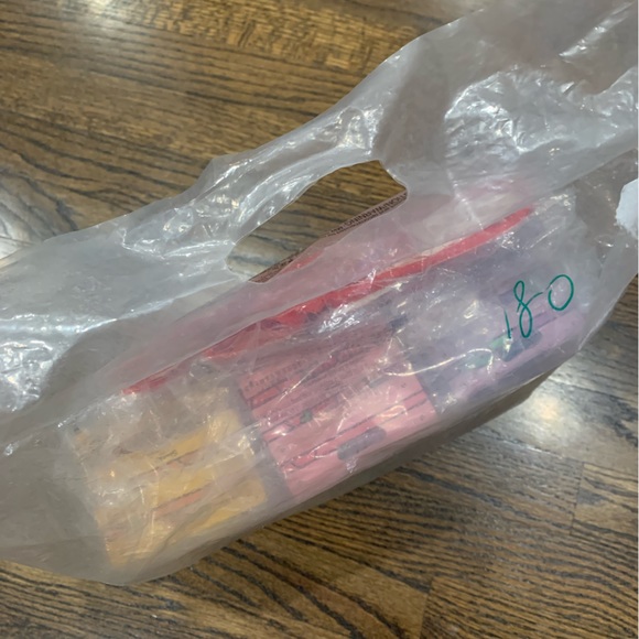 New Hello Kitty Fruit Mart x McDonald’s Plush Set of 6 with Picnic Bag - Picture 5 of 11